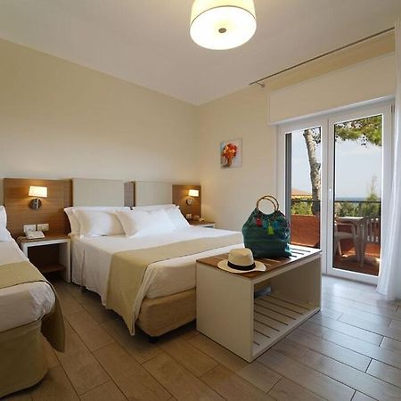 Hotel Villaggio Casarossa Crotone Exteriör bild