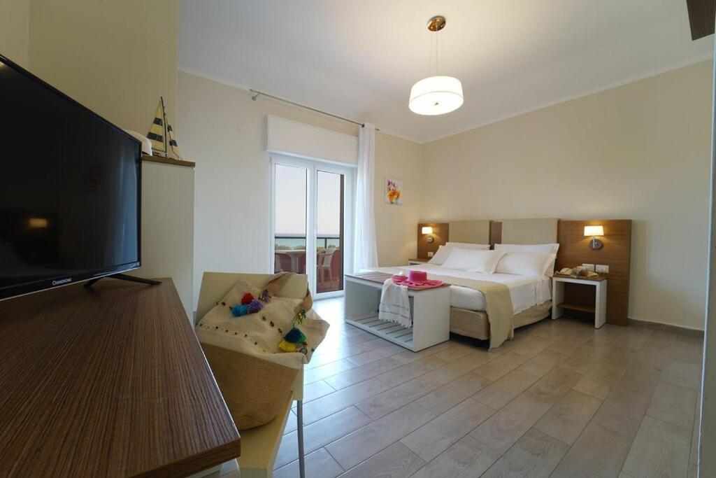 Hotel Villaggio Casarossa Crotone Exteriör bild