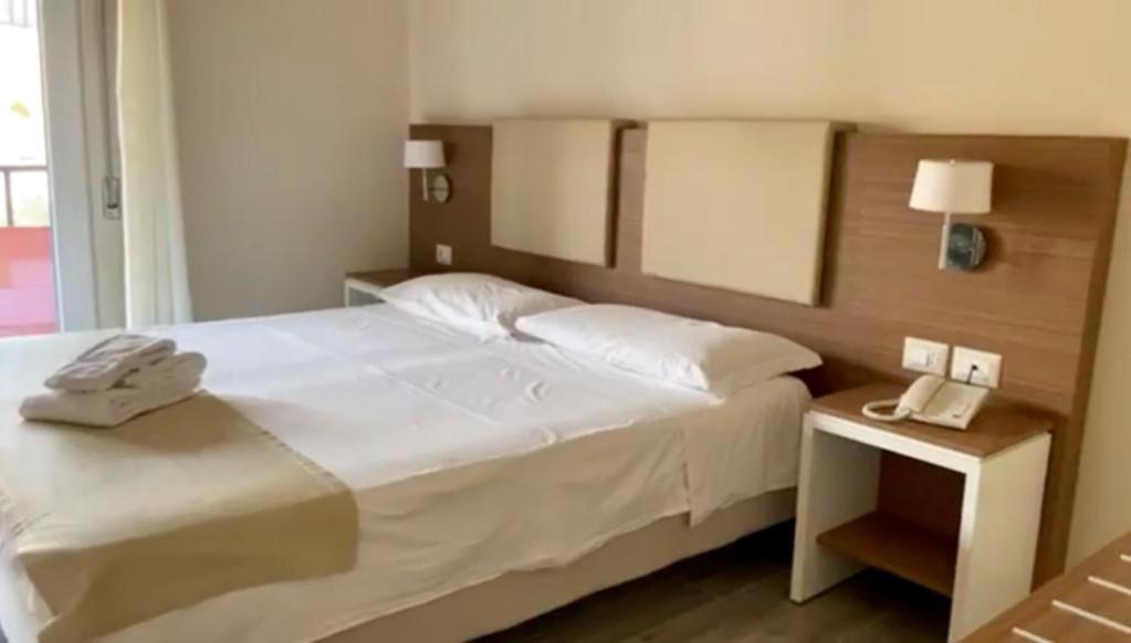 Hotel Villaggio Casarossa Crotone Exteriör bild
