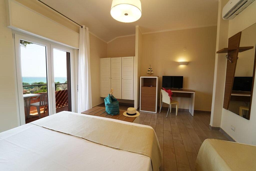 Hotel Villaggio Casarossa Crotone Exteriör bild