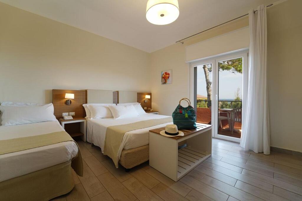 Hotel Villaggio Casarossa Crotone Exteriör bild
